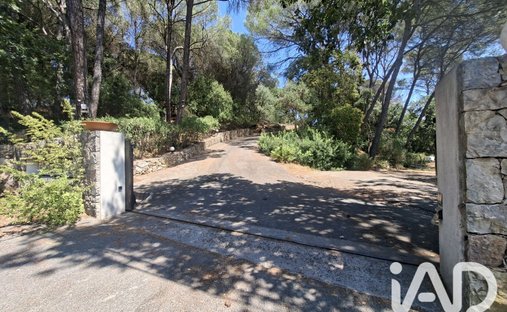 House in La Bouverie, Roquebrune-sur-Argens, France 1