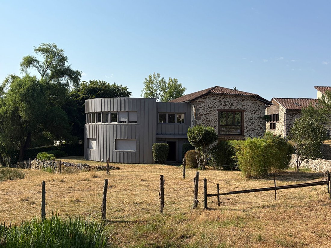 Villa in Saint-Etienne-de-Maurs, Auvergne-Rhône-Alpes, France 1 - 18521572