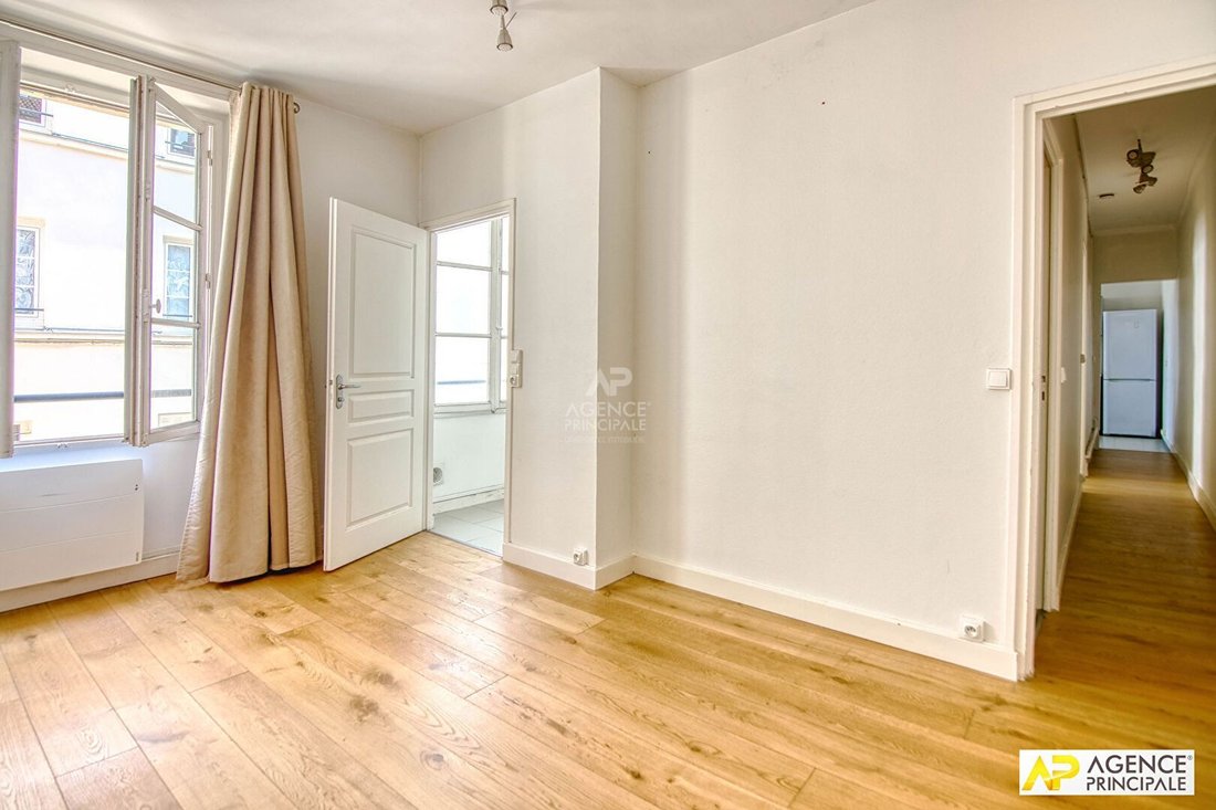 Apartment in Domaine National du Château, Versailles, France 4 - 18520318