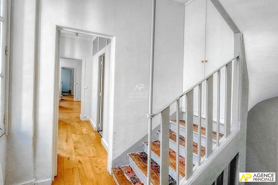 Apartment in Domaine National du Château, Versailles, France 3 - 18520318