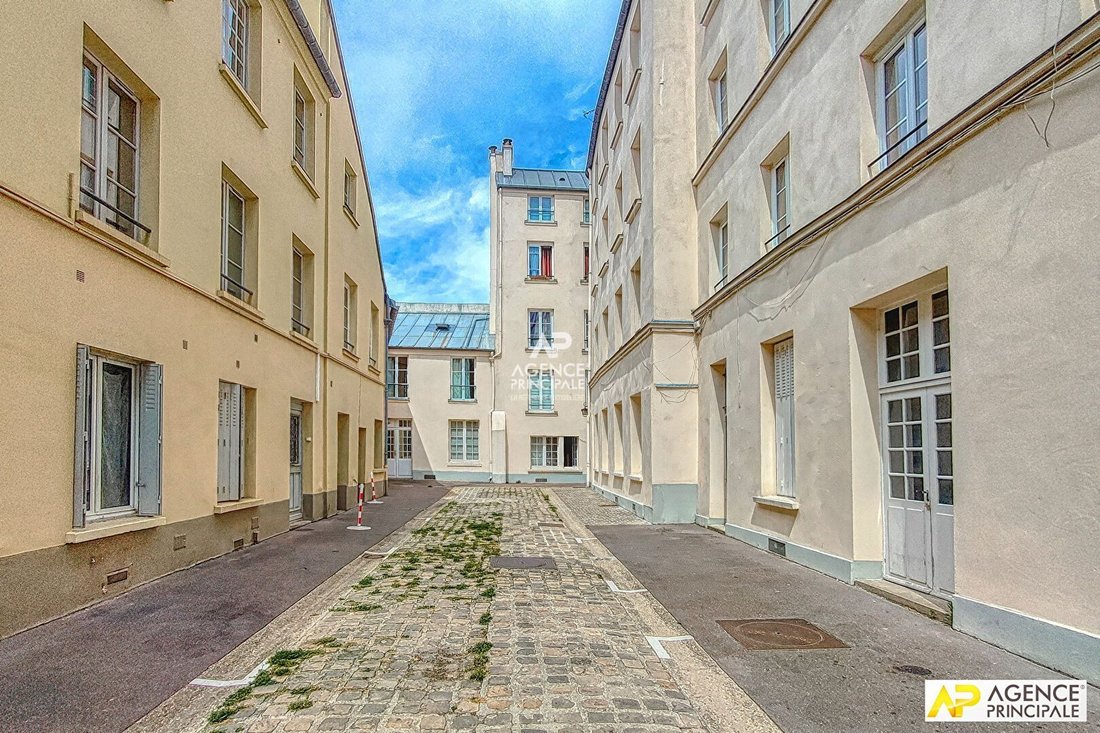 Apartment in Domaine National du Château, Versailles, France 1 - 18520318