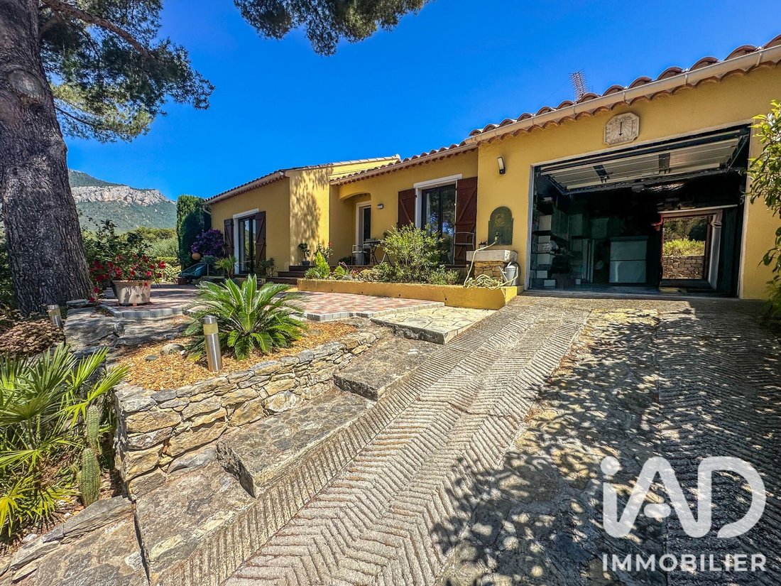 House in Le Revest-les-Eaux, Provence-Alpes-Côte d'Azur, France 1 - 18521836