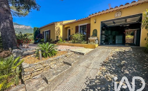 House in Le Revest-les-Eaux, Provence-Alpes-Côte d'Azur, France 1