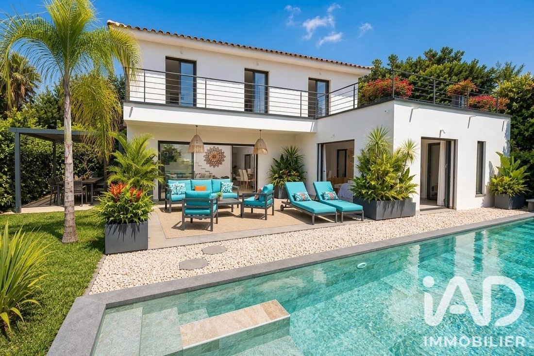 House in Beaucours-La Gorguette-La Morvenede, Sanary-sur-Mer, France 1 - 18521900