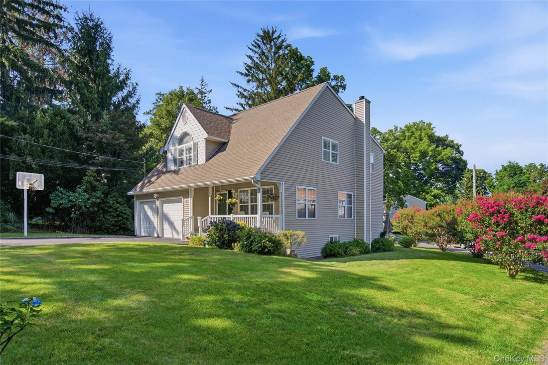 House in Centerport, New York, United States 1 - 18522435