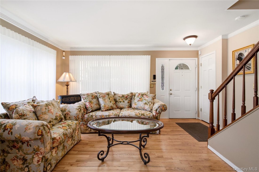 House in Centerport, New York, United States 2 - 18522435