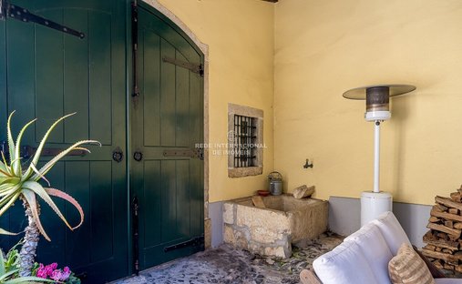 House in Carnide, Lisbon, Portugal 1