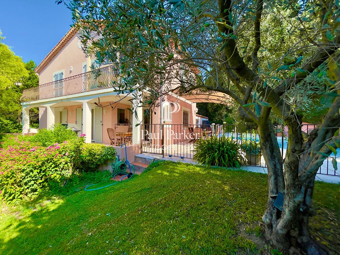 Villa in Mazenod-Bellevue-Saint Donat-Banon, Aix-en-Provence, France 1 - 17902520