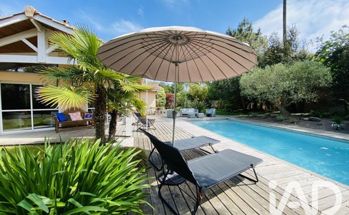 House in Soulac-sur-Mer, Nouvelle-Aquitaine, France 1