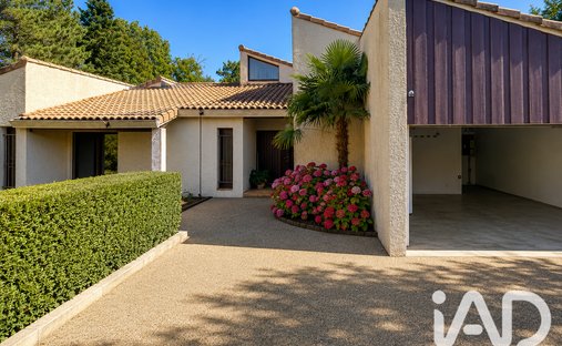 House in Bayonne, Leguevin, France 1