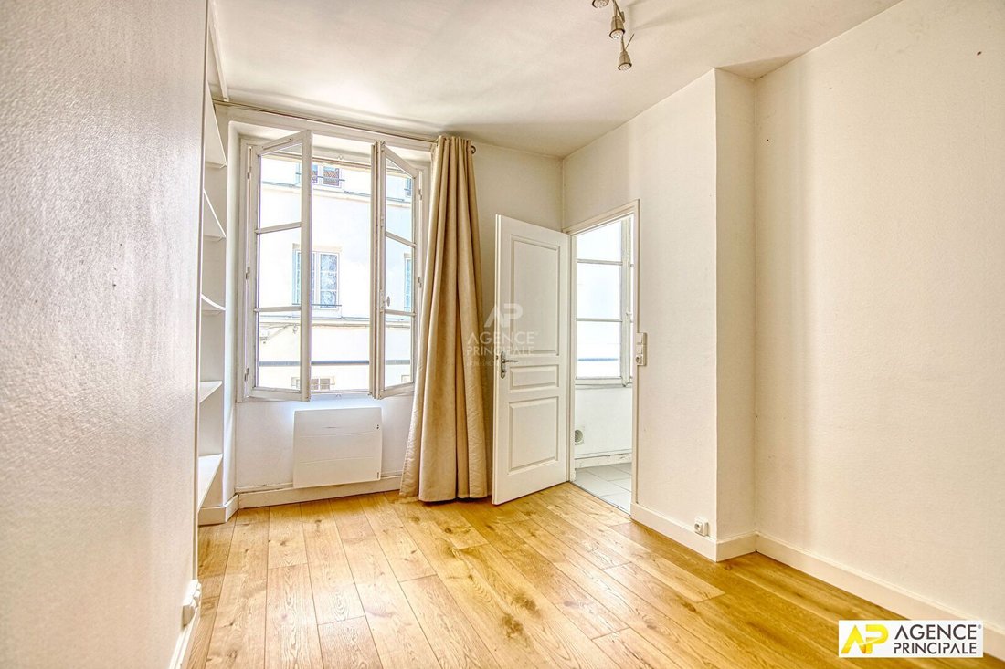 Apartment in Domaine National du Château, Versailles, France 5 - 18520318