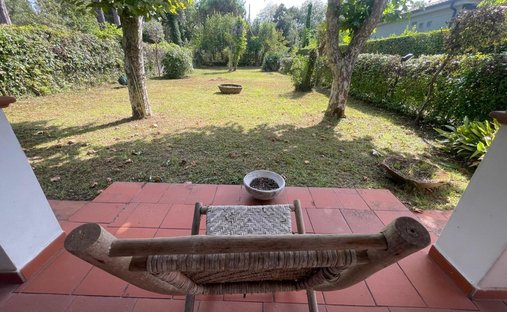 House in Ronchi, Massa, Italy 1