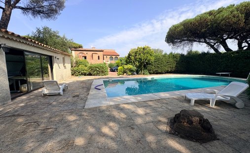 House in Ville-Les Saquedes-Le Bouillonnet, Sainte-Maxime, France 1