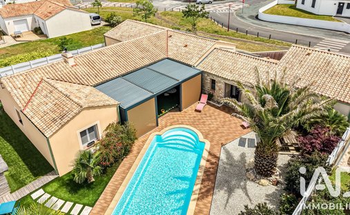 House in Le Fenouiller, Pays de la Loire, France 1