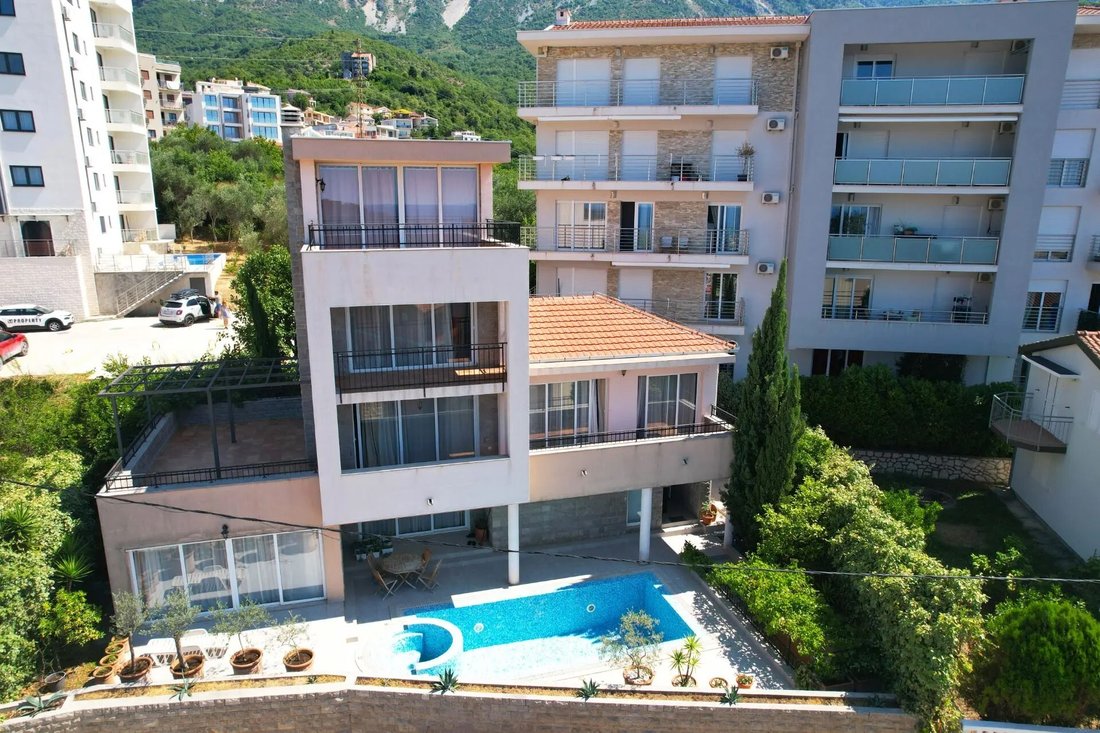 Villa in Bečići, Budva Municipality, Montenegro 1 - 18522646