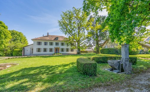 House in Vich, Vaud, Switzerland 1