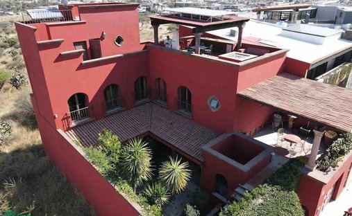 House in Presita Guadalupe, Guanajuato, Mexico 1
