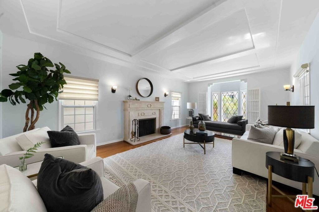 Los Angeles, California, United States 2 - 18524480