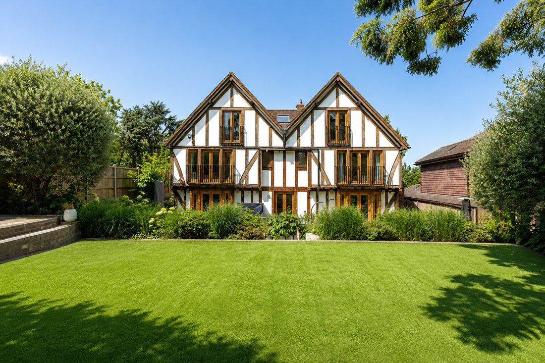 House in High Beech, Loughton, England 2 - 18524547
