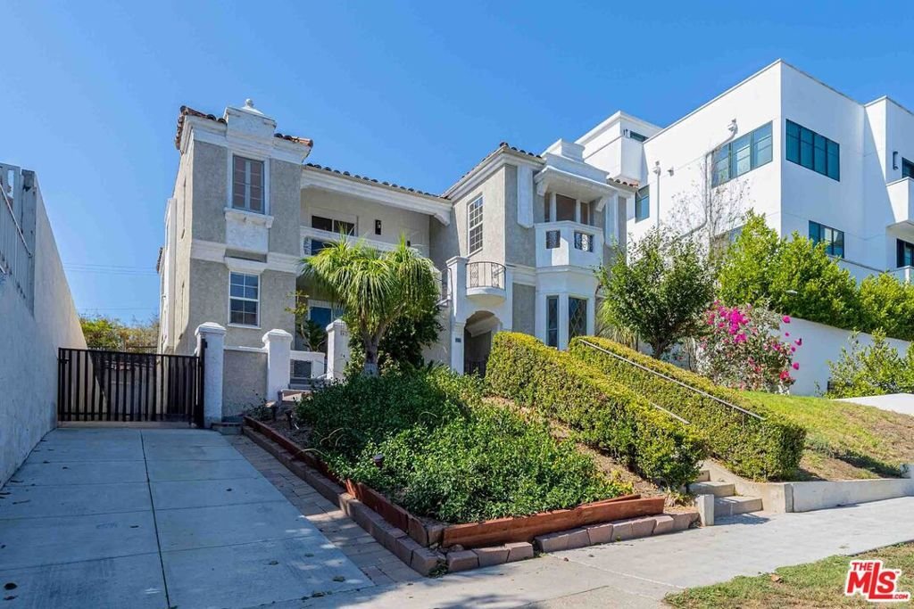 Los Angeles, California, United States 3 - 18524480