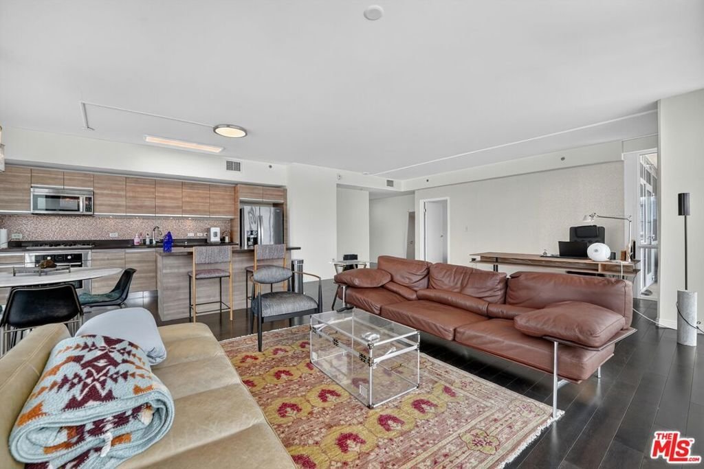 Condo in Los Angeles, California, United States 5 - 18442347