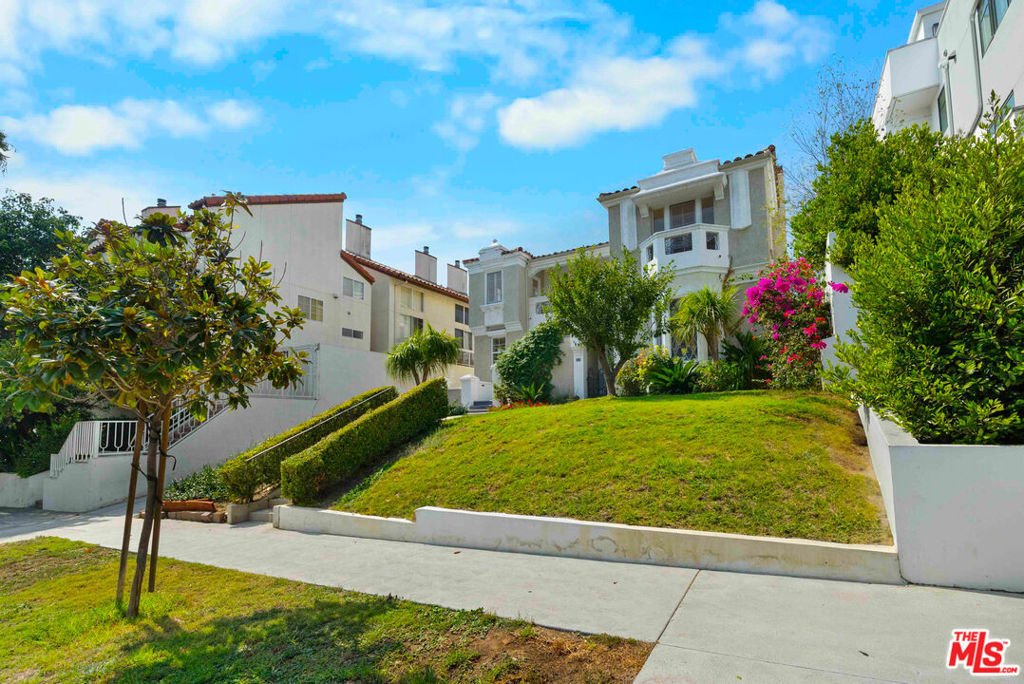 Los Angeles, California, United States 1 - 18524480