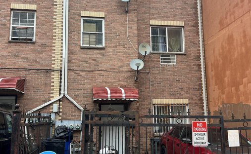 Land in New York, New York, United States 1