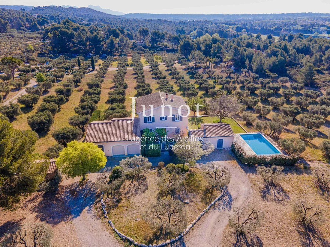 Country House in Maussane-les-Alpilles, Provence-Alpes-Côte d'Azur, France 1 - 15689224
