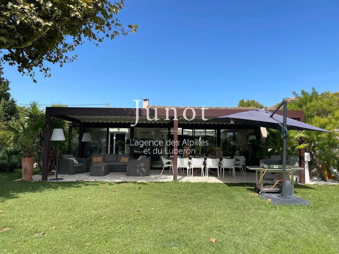 Villa in Graveson, Provence-Alpes-Côte d'Azur, France 5 - 15365807