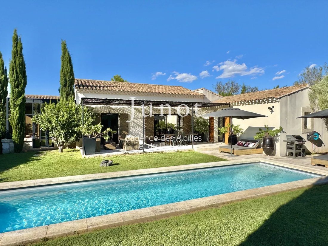 House in Eygalières, Provence-Alpes-Côte d'Azur, France 1 - 13687828