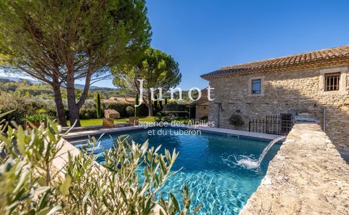 Country House in Ménerbes, Provence-Alpes-Côte d'Azur, France 1