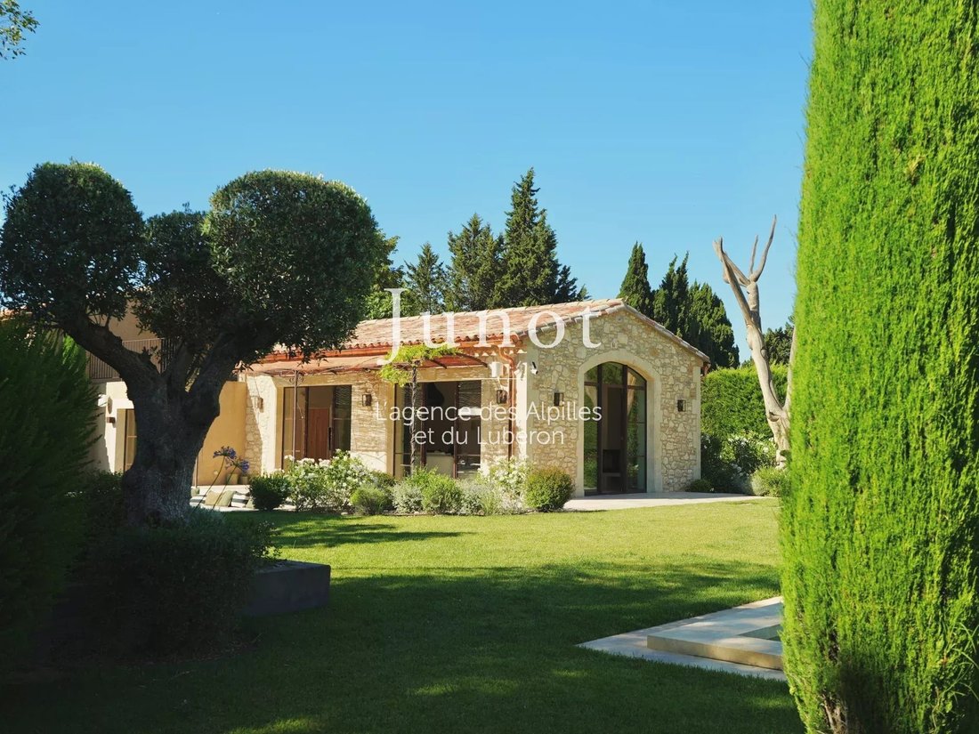 Country House in Eygalières, Provence-Alpes-Côte d'Azur, France 3 - 15927869