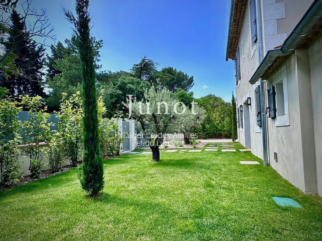 Villa in Eygalières, Provence-Alpes-Côte d'Azur, France 3 - 15936414
