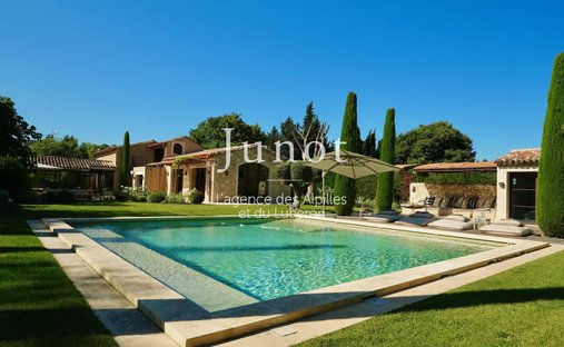 Country House in Eygalières, Provence-Alpes-Côte d'Azur, France 1