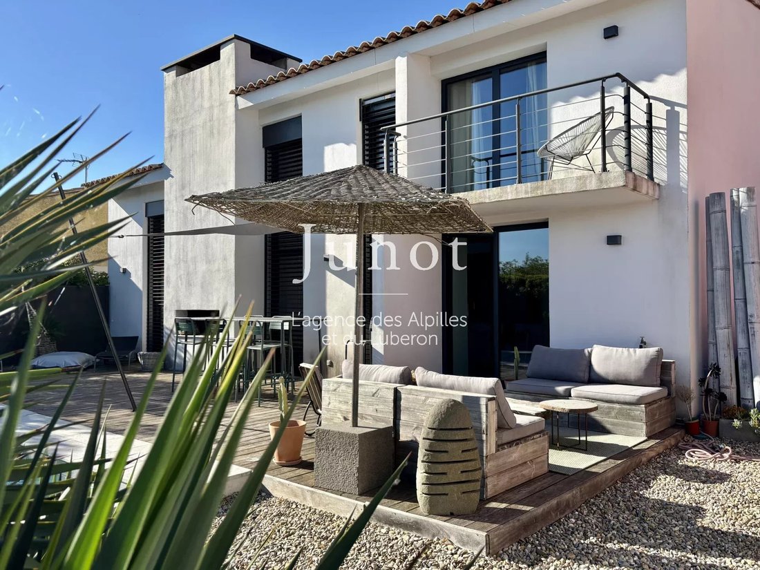 Villa in Saint-Rémy-de-Provence, Provence-Alpes-Côte d'Azur, France 2 - 15574970
