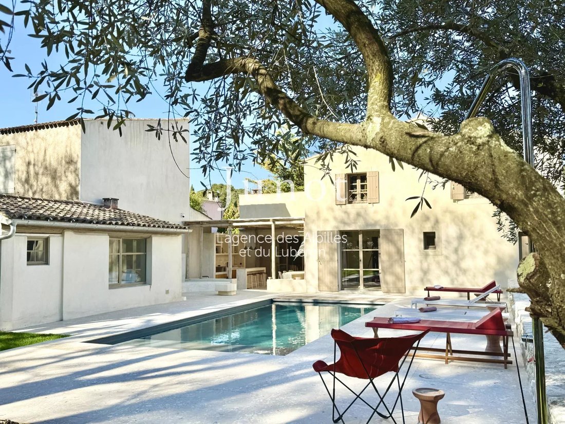 Villa in Saint-Rémy-de-Provence, Provence-Alpes-Côte d'Azur, France 2 - 15425405