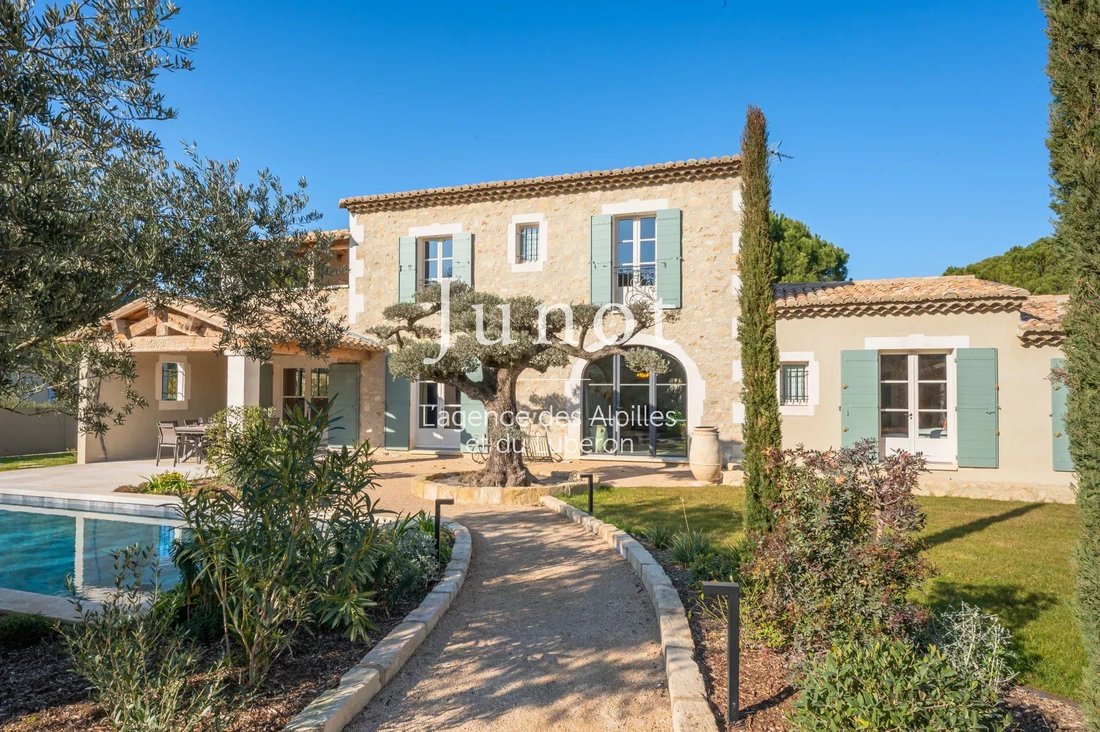 Country House in Saint-Rémy-de-Provence, Provence-Alpes-Côte d'Azur, France 1 - 14899512