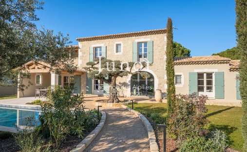 Country House in Saint-Rémy-de-Provence, Provence-Alpes-Côte d'Azur, France 1