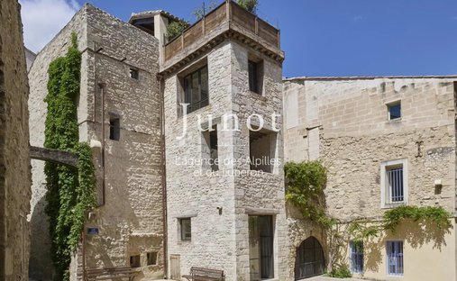 Estate in Saint-Rémy-de-Provence, Provence-Alpes-Côte d'Azur, France 1