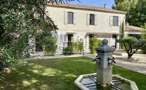 Country House in Saint-Rémy-de-Provence, Provence-Alpes-Côte d'Azur, France 1