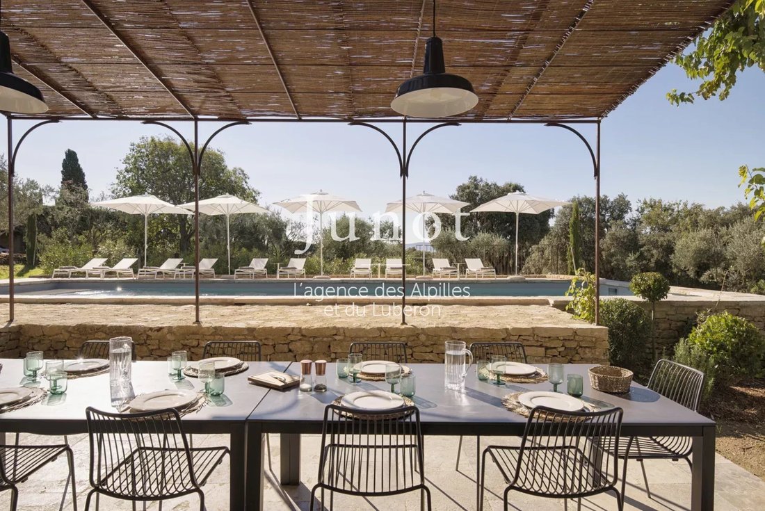 Country House in Gordes, Provence-Alpes-Côte d'Azur, France 4 - 14895712