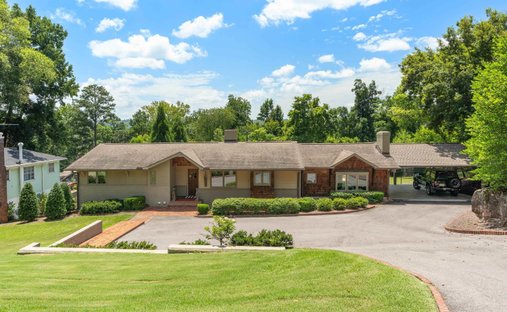 House in Mountain Brook, Alabama, United States 1