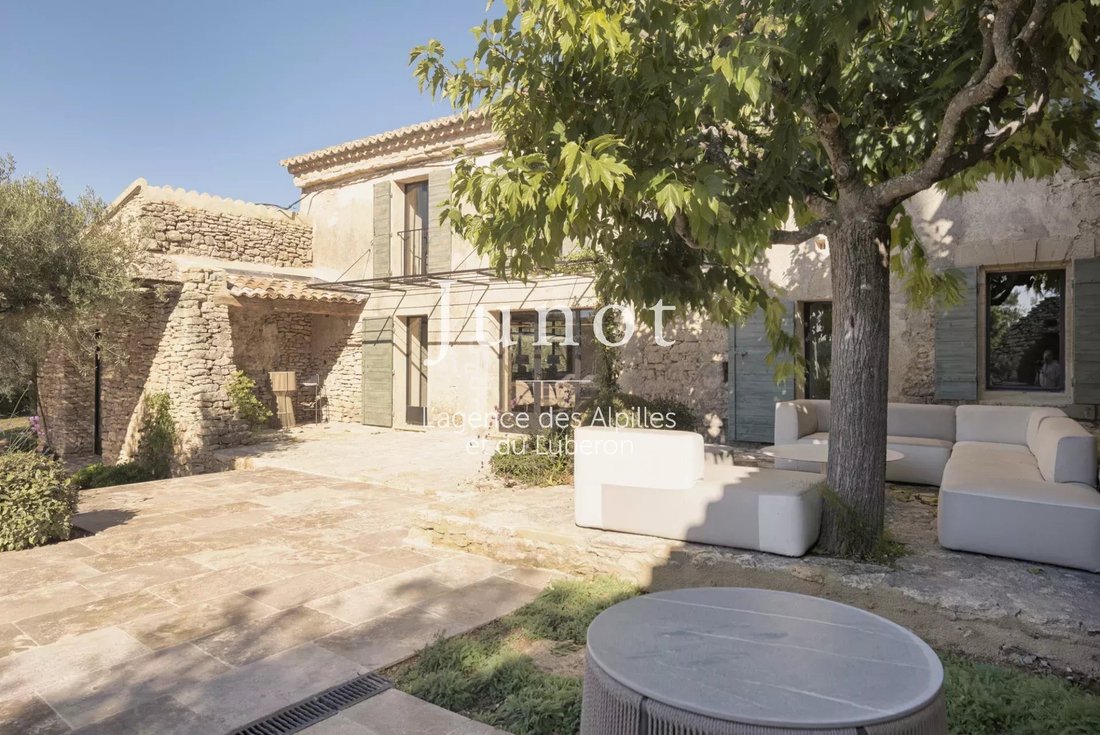 Country House in Gordes, Provence-Alpes-Côte d'Azur, France 5 - 14895712