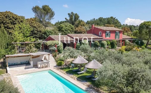 Country House in Saint-Rémy-de-Provence, Provence-Alpes-Côte d'Azur, France 1