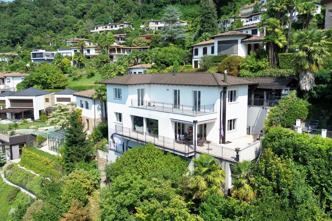 Villa in Collina d'Oro, Ticino, Switzerland 1 - 18524397