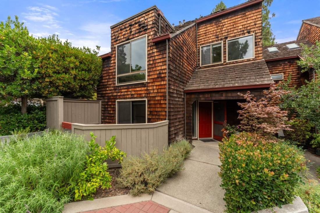 Condo in Stanford, California, United States 1 - 18524562