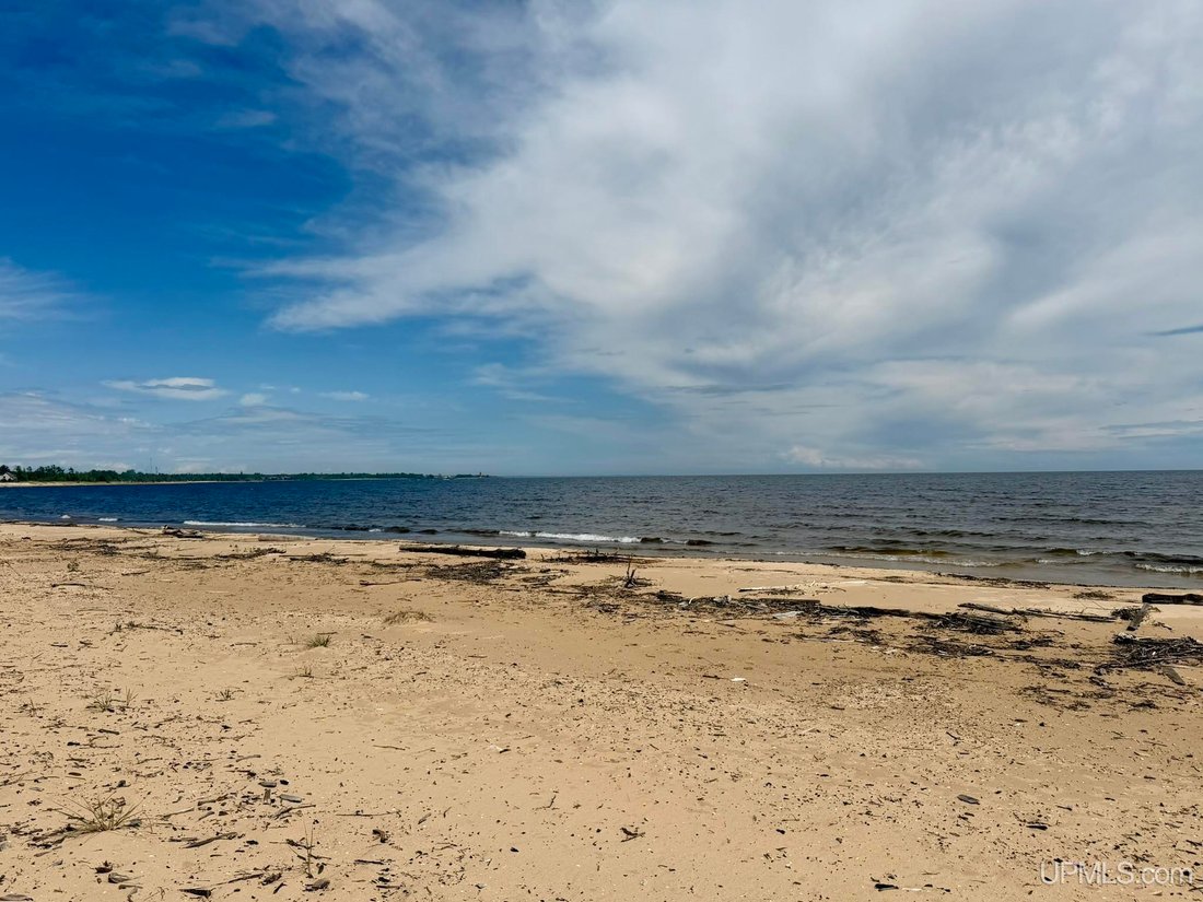 House in Manistique, Michigan, United States 2 - 18524606