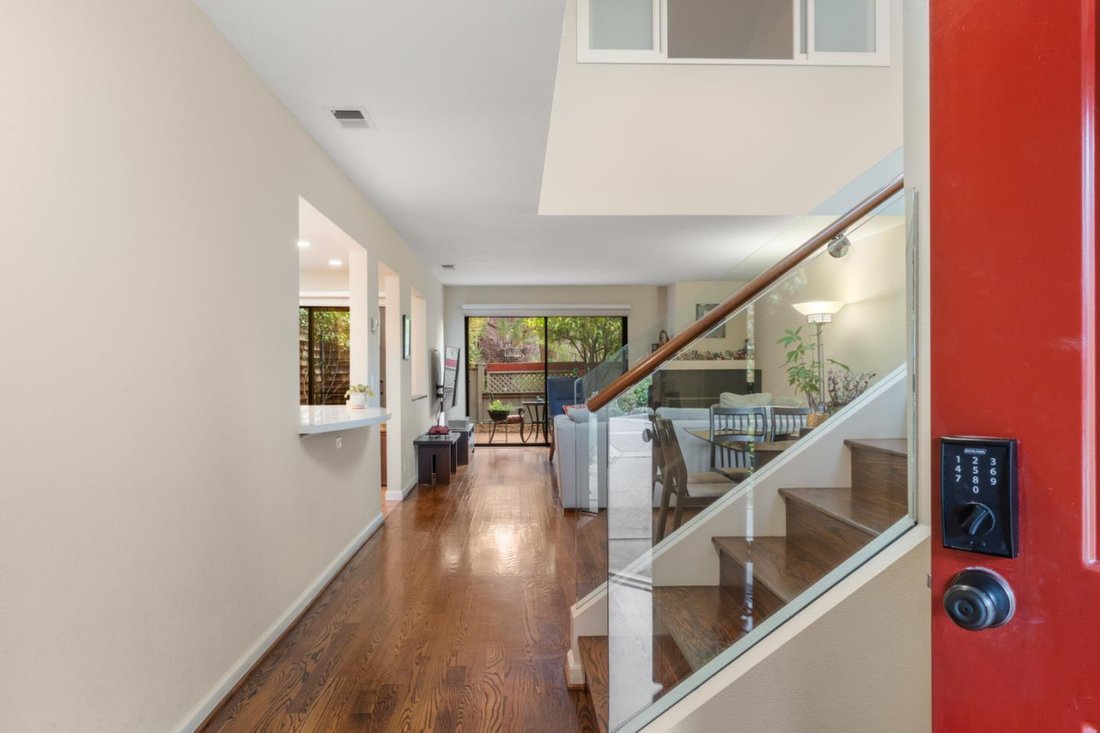 Condo in Stanford, California, United States 3 - 18524562
