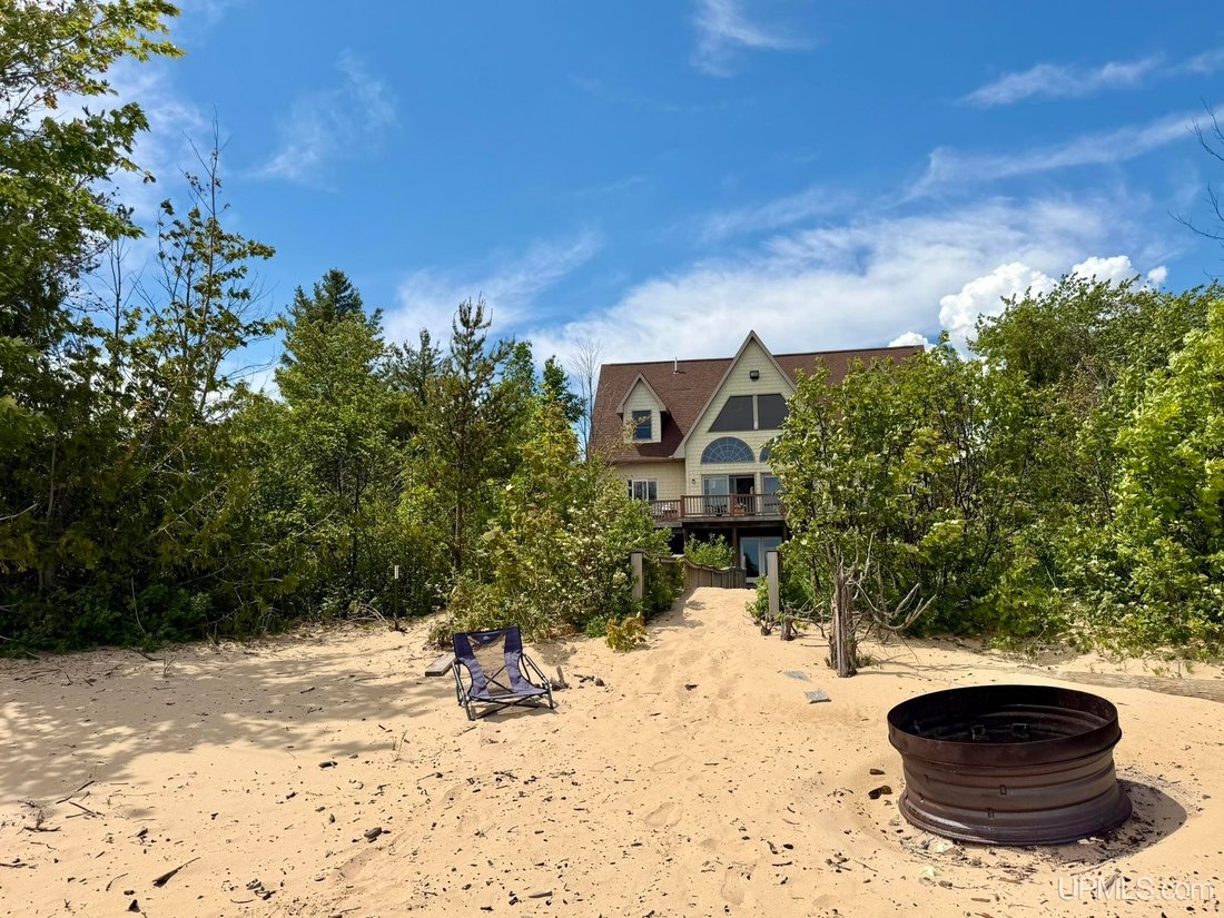 House in Manistique, Michigan, United States 5 - 18524606