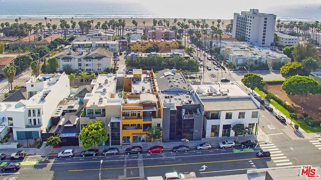 Santa Monica, California, United States 2 - 18524396